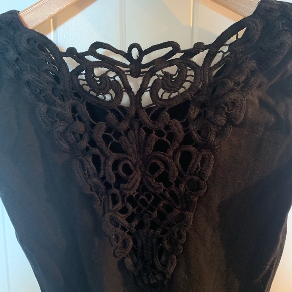 🌲2/$30🌲 Laced back T-shirt GARAGE - Picture 3 of 4